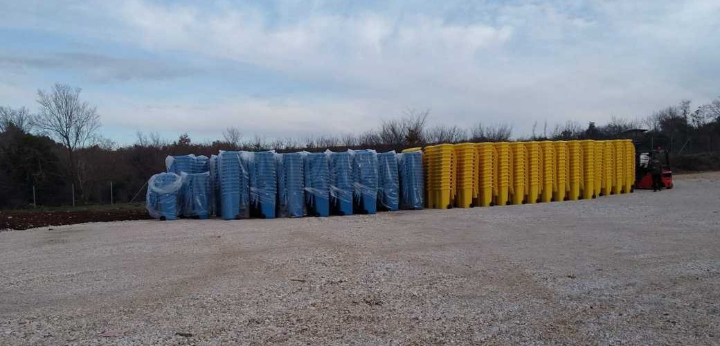 AVVISO RELATIVO ALLA DISTRIBUZIONE DEI CONTENITORI PER LA RACCOLTA DIFFERENZIATA - CITTA' DI ROVINJ-ROVIGNO