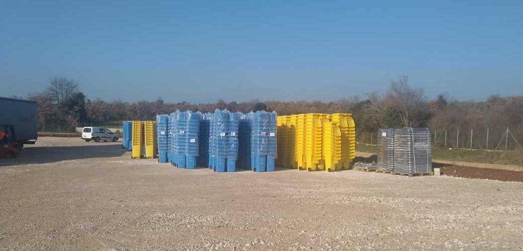 AVVISO RELATIVO ALLA DISTRIBUZIONE DEI CONTENITORI PER LA RACCOLTA DIFFERENZIATA - VILLA DI ROVIGNO