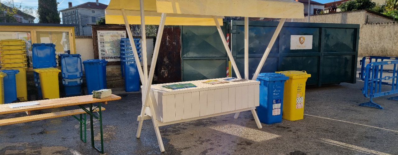 DISTRIBUZIONE DEI CONTENITORI PER LA RACCOLTA DIFFERENZIATA - VILLA DI ROVIGNO