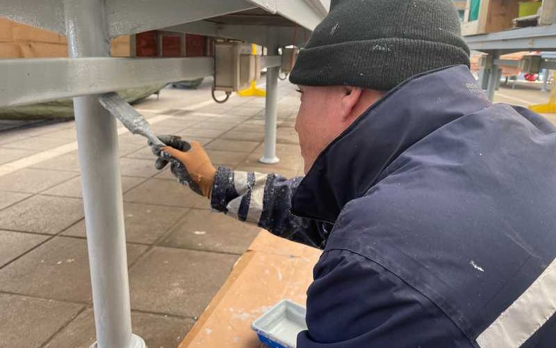 LAVORI DI VERNICIATURA NEL MERCATO ORTOFRUTTICOLO