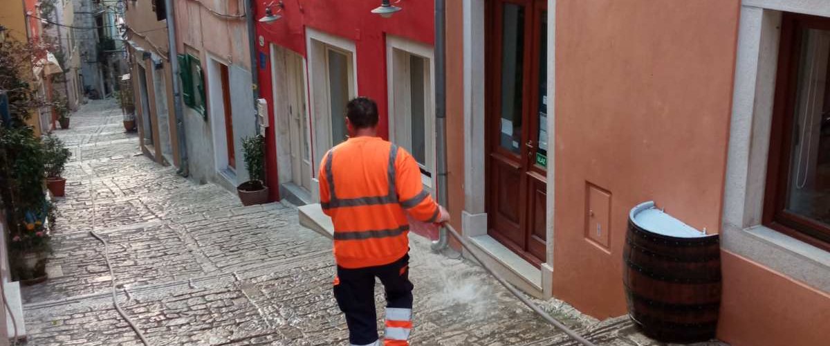 LAVAGGIO DELLE VIE NEL CENTRO STORICO