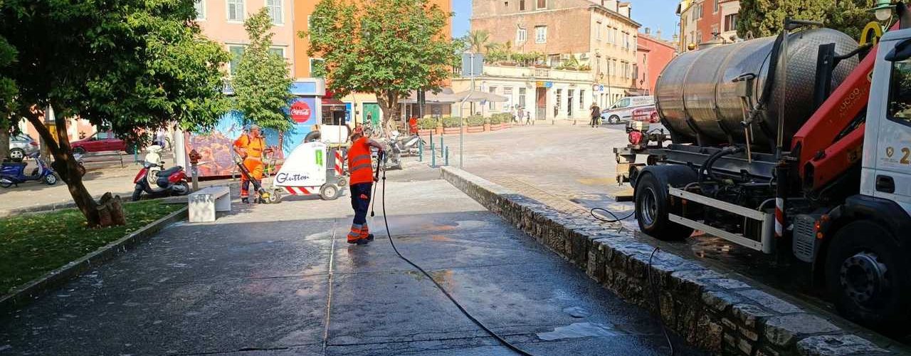 PRANJE GRADA NAKON MATURALNOG SLAVLJA