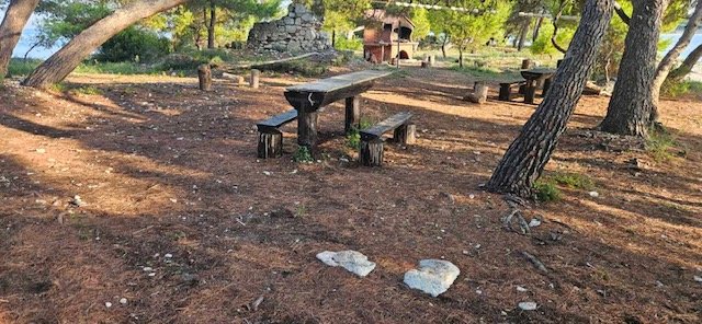 Čišćenje plaže na otoku Figarola