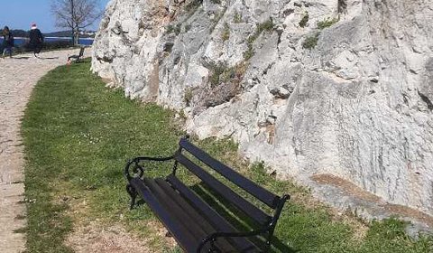 VERNICIATURA DELLE PANCHINE