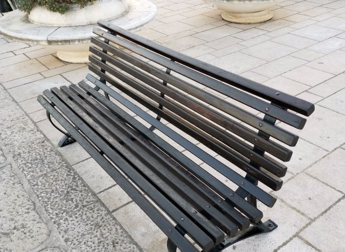 VERNICIATURA DELLE PANCHINE