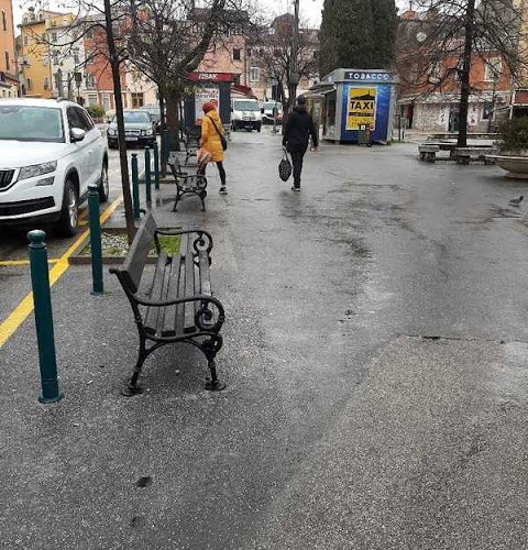 VERNICIATURA DELLE PANCHINE