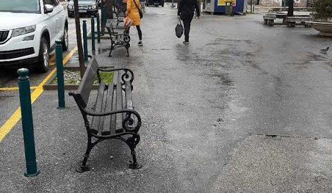 VERNICIATURA DELLE PANCHINE