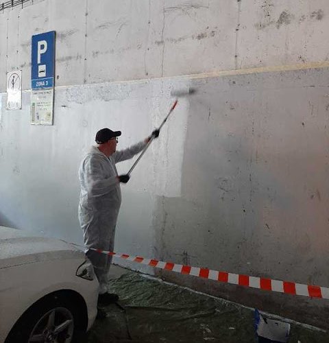 VERNICIATURA DELLE PARETI NEL PARCHEGGIO DEGLI AUTOBUS