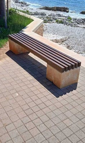 VERNICIATURA DELLE PANCHINE A VAL DE LESSO