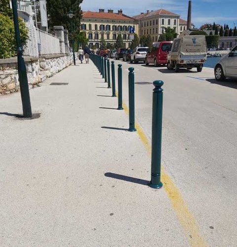 VERNICIATURA DEI PALETTI E RECINZIONI